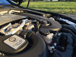 Plakette mit persönlicher Unterschrift des Monteurs, der diesen Motor selbst gebaut hat