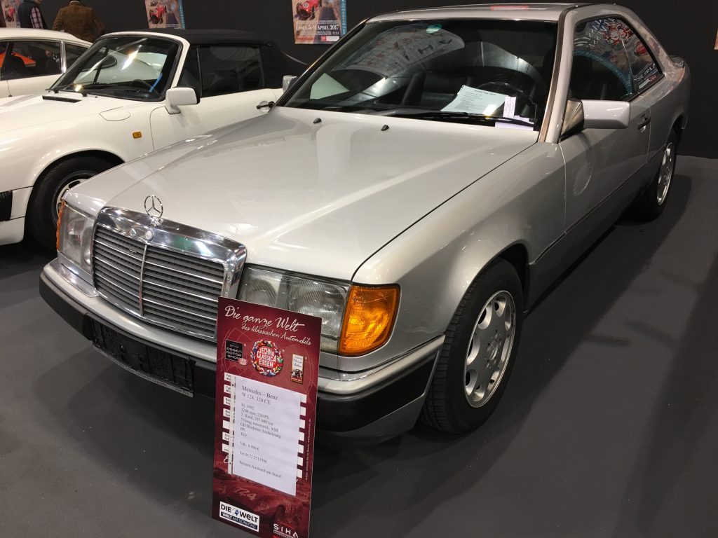 Ein klassischer Mercedes C124 - als 320 CE - der, gegenüber einem Preis von 6.900 Euro, optisch wirklich gut dastand!
