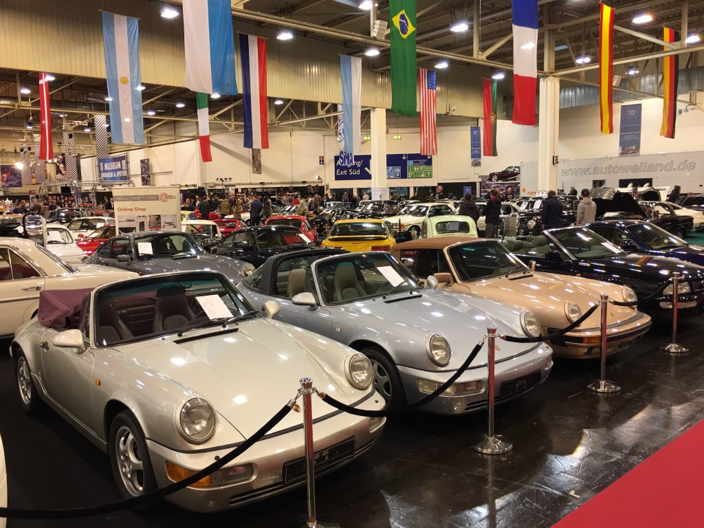 Die Youngtimer-Halle (Halle 1) der Essen Motor Show war dominiert von Mercedes und Porsche, aber es gab immer wieder auch exotischere Fahrzeuge zu sehen...