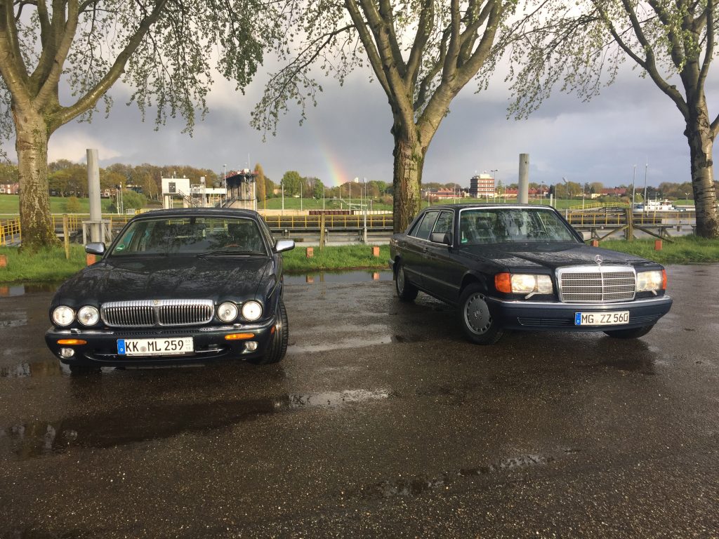 Länge läuft: 5,16m des 560 SEL vs. 5,15m des Daimler V8