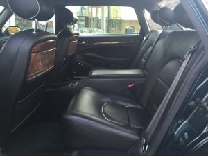 ...sowie des Daimler V8 dank langen Radstands bei beiden!